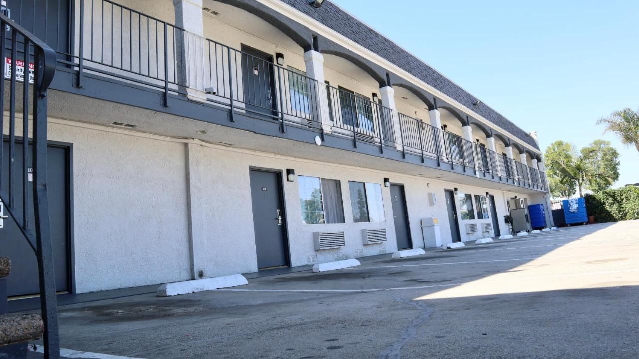 Value Inn ベルフラワー エクステリア 写真