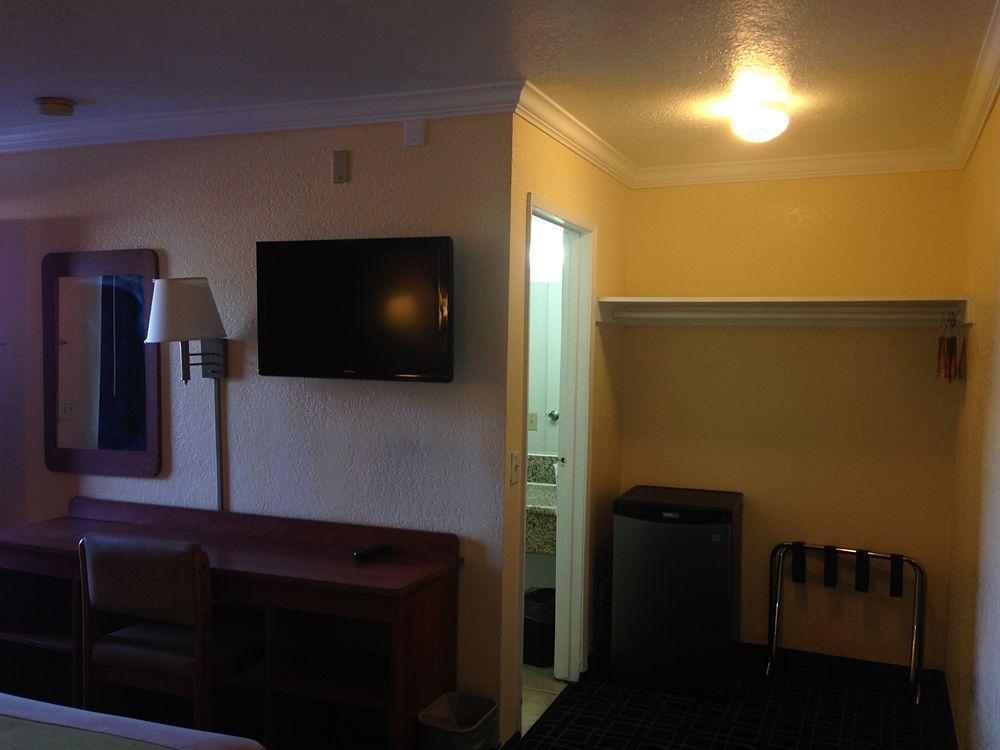 Value Inn ベルフラワー エクステリア 写真